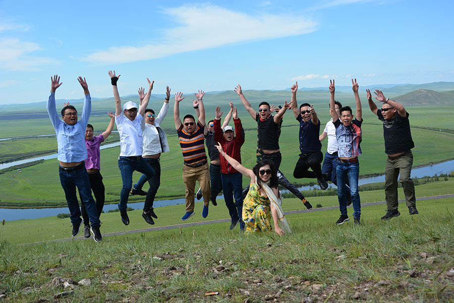 呼倫貝爾同學(xué)會(huì)合影