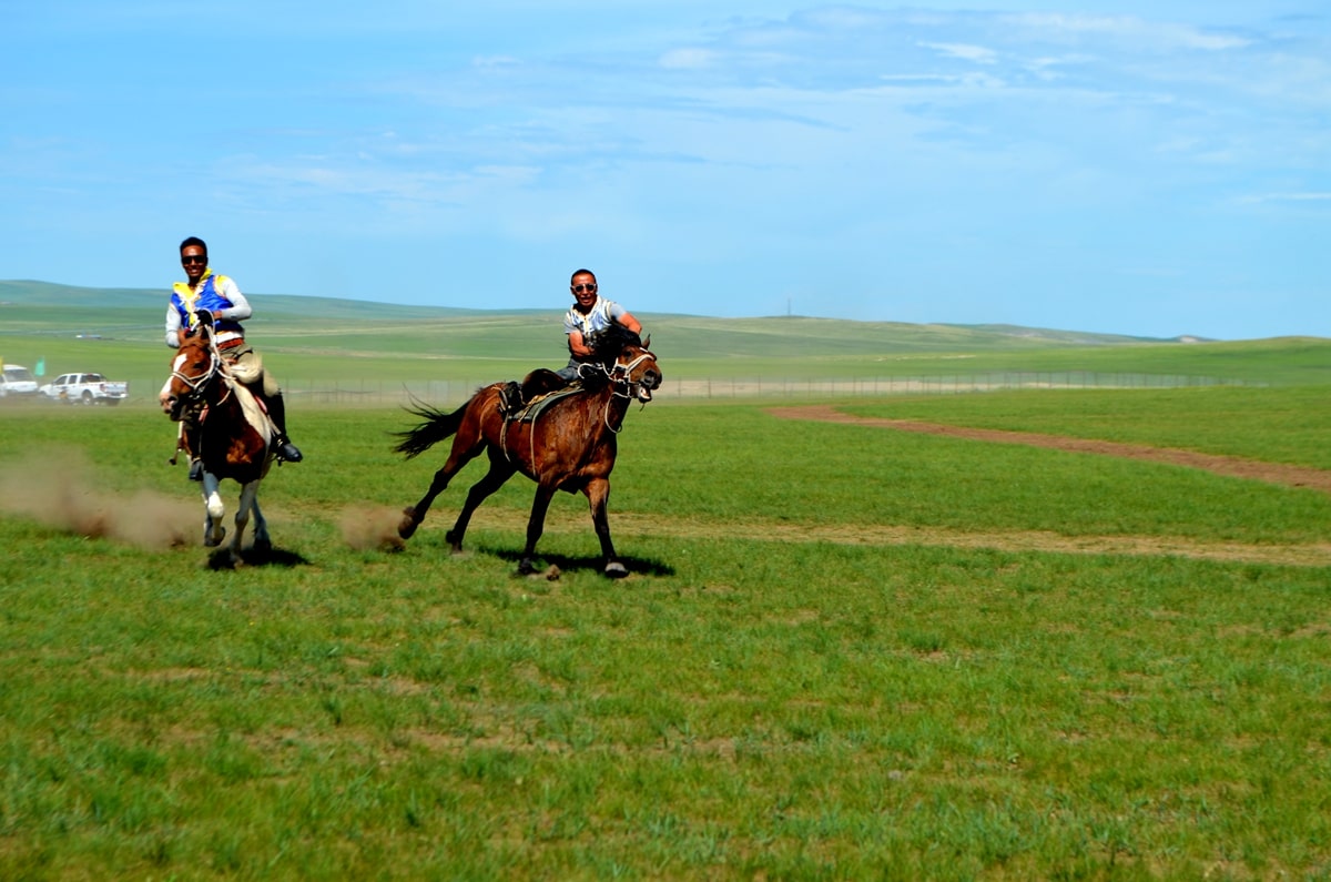 呼倫貝爾的草原騎馬
